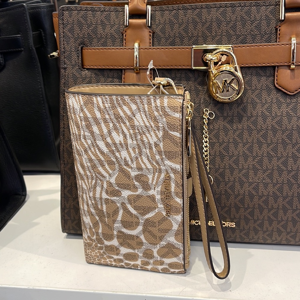 MICHAEL KORS LARGE DOUBLE ZIP WRISTLET WALLET PHONE CASE CLUTCH 
Camel Multi - Picture 13 of 16